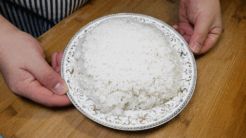 Rang cơm nên cho trứng hay chiên cơm trước? Đầu bếp mách nhỏ 1 bí kíp, hạt cơm mềm và trong veo - Ảnh 5.