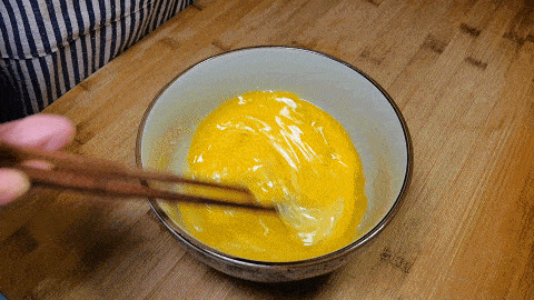 Rang cơm nên cho trứng hay chiên cơm trước? Đầu bếp mách nhỏ 1 bí kíp, hạt cơm mềm và trong veo - Ảnh 7.