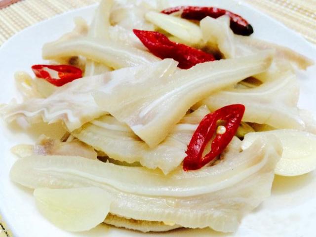 Ngon ngon, giòn giòn tai heo ngâm mắm chua ngọt