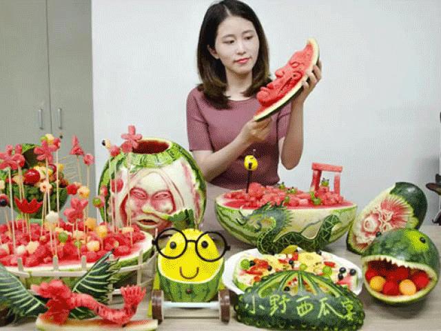 Đằng sau những clip kiếm tiền tỷ của thánh nữ công sở