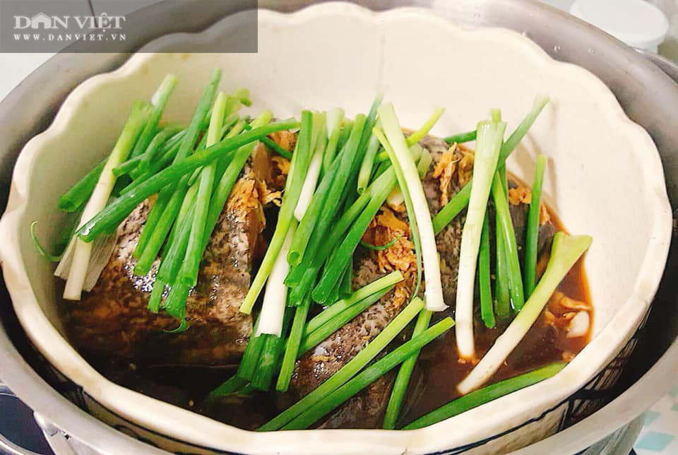 Cá mú chưng mỡ hành thơm lừng, béo ngậy cho ngày thu se lạnh - Ảnh 1.