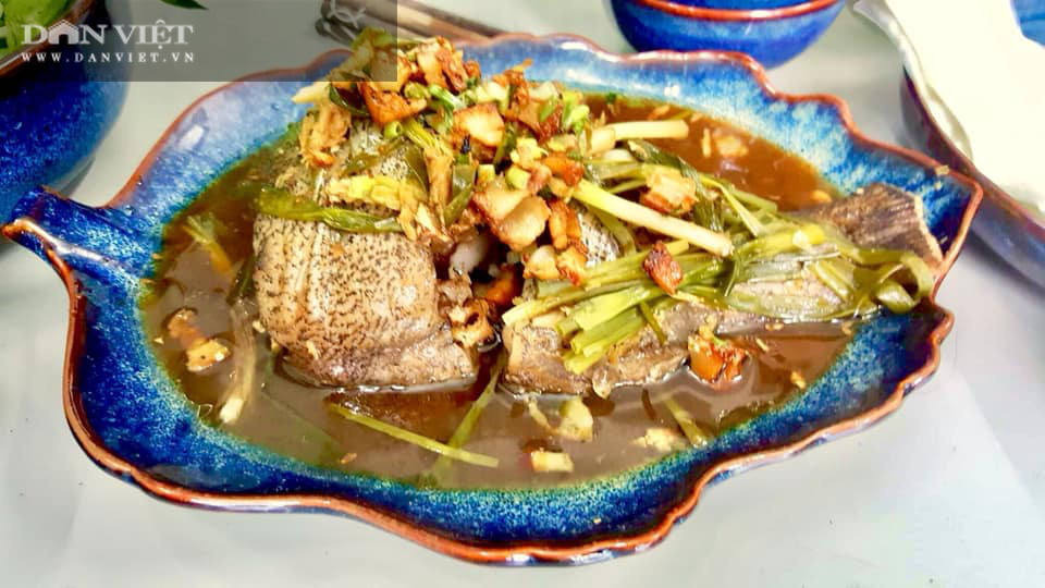 Cá mú chưng mỡ hành thơm lừng, béo ngậy cho ngày thu se lạnh - Ảnh 4.