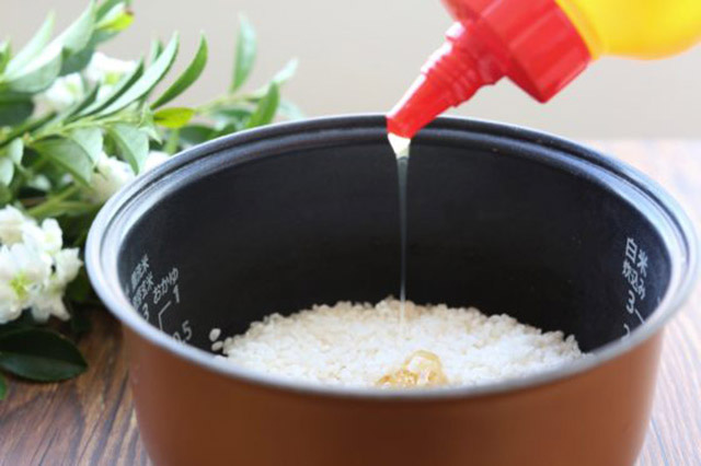 Để làm món sushi dẻo thơm, đậm đà, người Nhật đã cho gia vị này khi nấu cơm - Ảnh 1. Để làm món sushi dẻo thơm, đậm đà, người Nhật đã cho gia vị này khi nấu cơm - Ảnh 1.