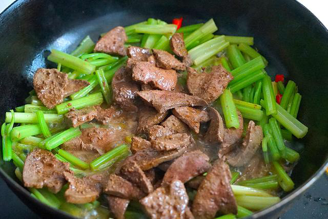 Mẹo làm gan heo xào không hôi, mềm thơm, ăn cực ngon - Ảnh 9. Mẹo làm gan heo xào không hôi, mềm thơm, ăn cực ngon - Ảnh 9.