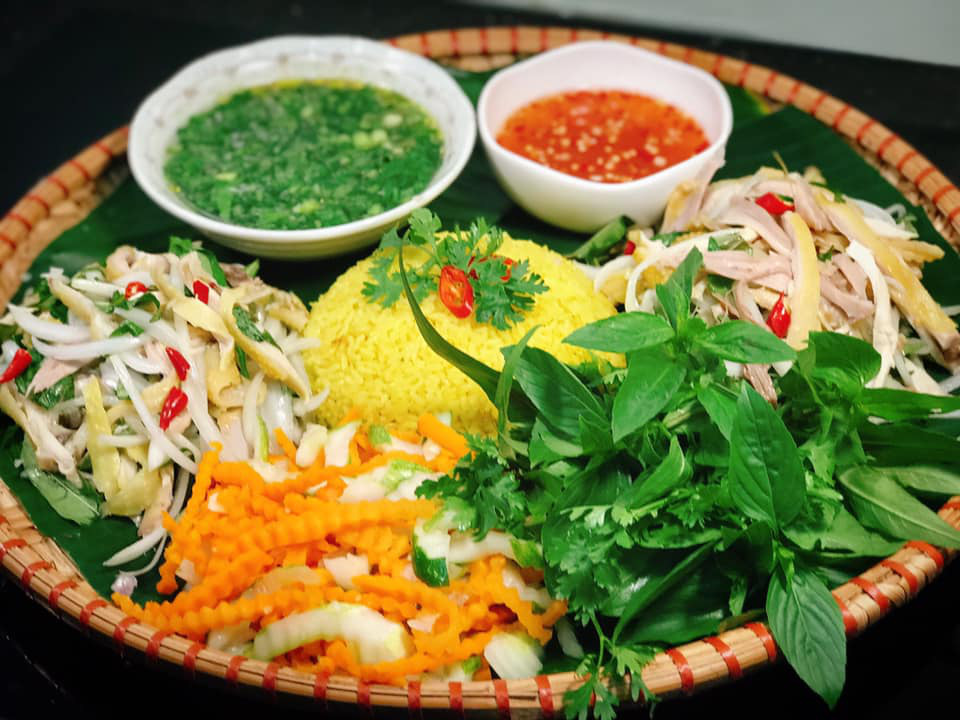 Để được nấu món cơm gà Hội An chuẩn vị không thể quên mẹo nhỏ này - Ảnh 1.