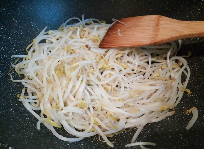 Muốn xào giá đỗ giòn ngọt, không tanh cần nhớ kỹ mẹo nhỏ này - Ảnh 4.