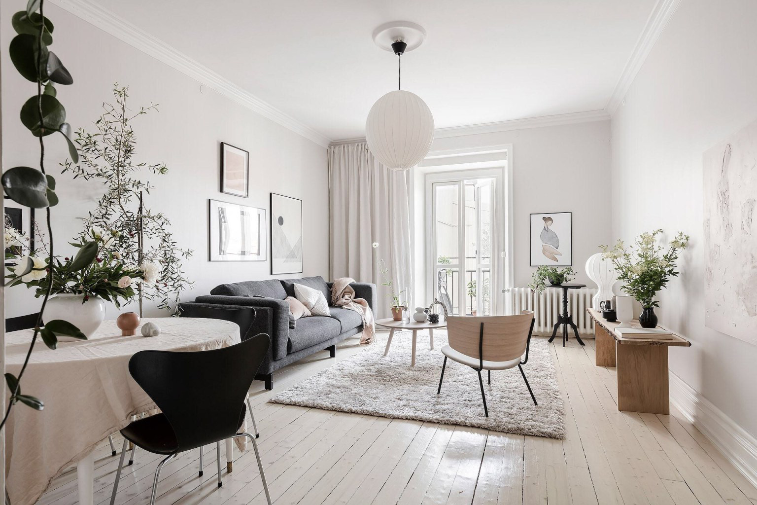Căn hộ 50m² rộng thênh thang nhờ sử dụng những gam màu nhẹ nhàng như mây trôi - Ảnh 1. Căn hộ 50m² rộng thênh thang nhờ sử dụng những gam màu nhẹ nhàng như mây trôi - Ảnh 1.