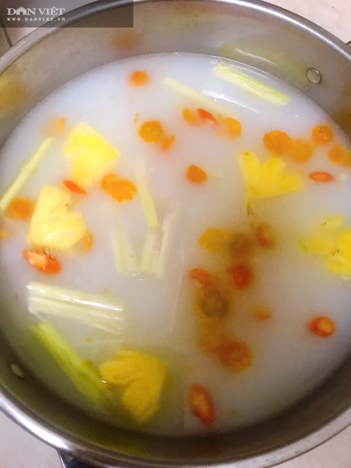 Cách làm bò nhúng mẻ lá tía tô đơn giản ngon nhức nách - Ảnh 1. Cách làm bò nhúng mẻ lá tía tô đơn giản ngon nhức nách - Ảnh 1.