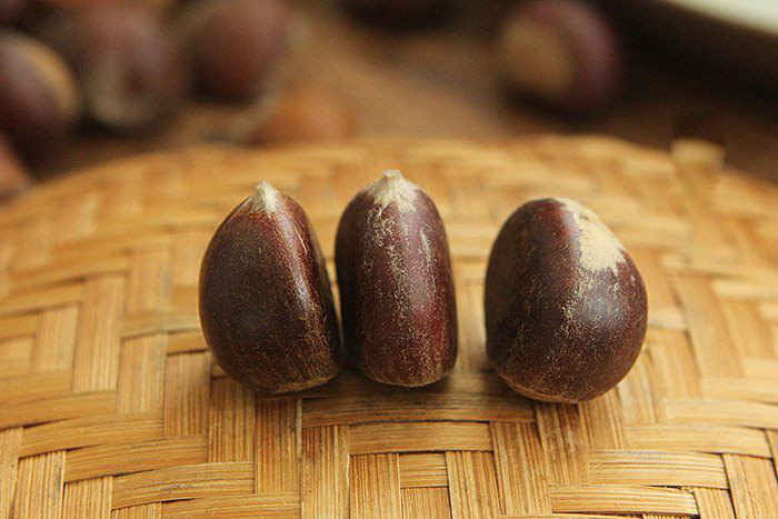 Bày cách bóc hạt dẻ nhanh gọn, không đau tay, mang hầm xương, đồ xôi ngon tuyệt  - Ảnh 2.