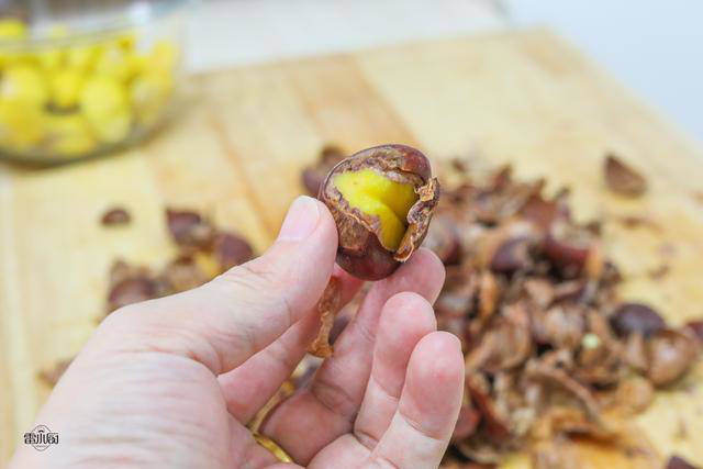 Bày cách bóc hạt dẻ nhanh gọn, không đau tay, mang hầm xương, đồ xôi ngon tuyệt  - Ảnh 6.