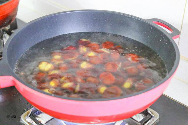 Bày cách bóc hạt dẻ nhanh gọn, không đau tay, mang hầm xương, đồ xôi ngon tuyệt  - Ảnh 5.