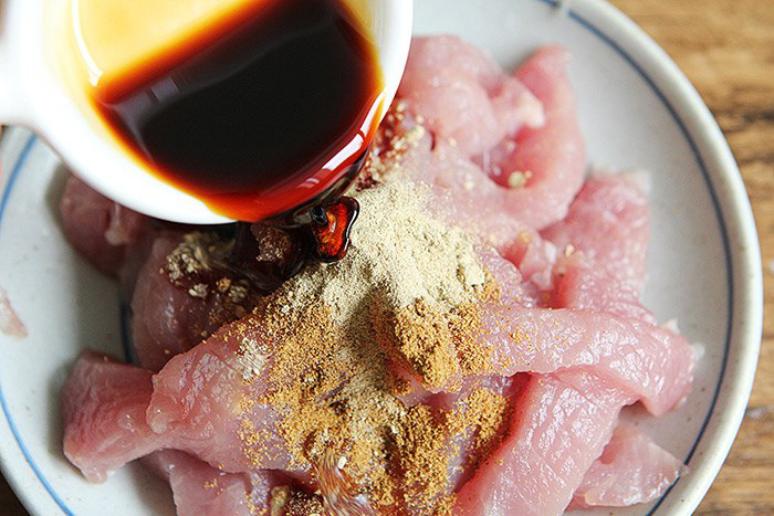 Mẹo làm thịt thăn lợn xào mềm ngọt, không dai, ăn ngon mà không sợ béo - Ảnh 2. Mẹo làm thịt thăn lợn xào mềm ngọt, không dai, ăn ngon mà không sợ béo - Ảnh 2.