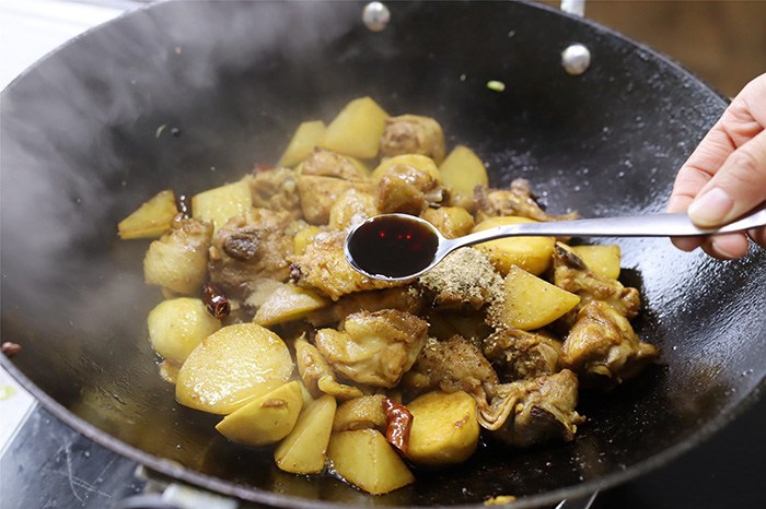 Khi kho thịt gà công nghiệp, cần thêm bước này để gà luôn thơm ngon, không tanh - Ảnh 5. Khi kho thịt gà công nghiệp, cần thêm bước này để gà luôn thơm ngon, không tanh - Ảnh 5.