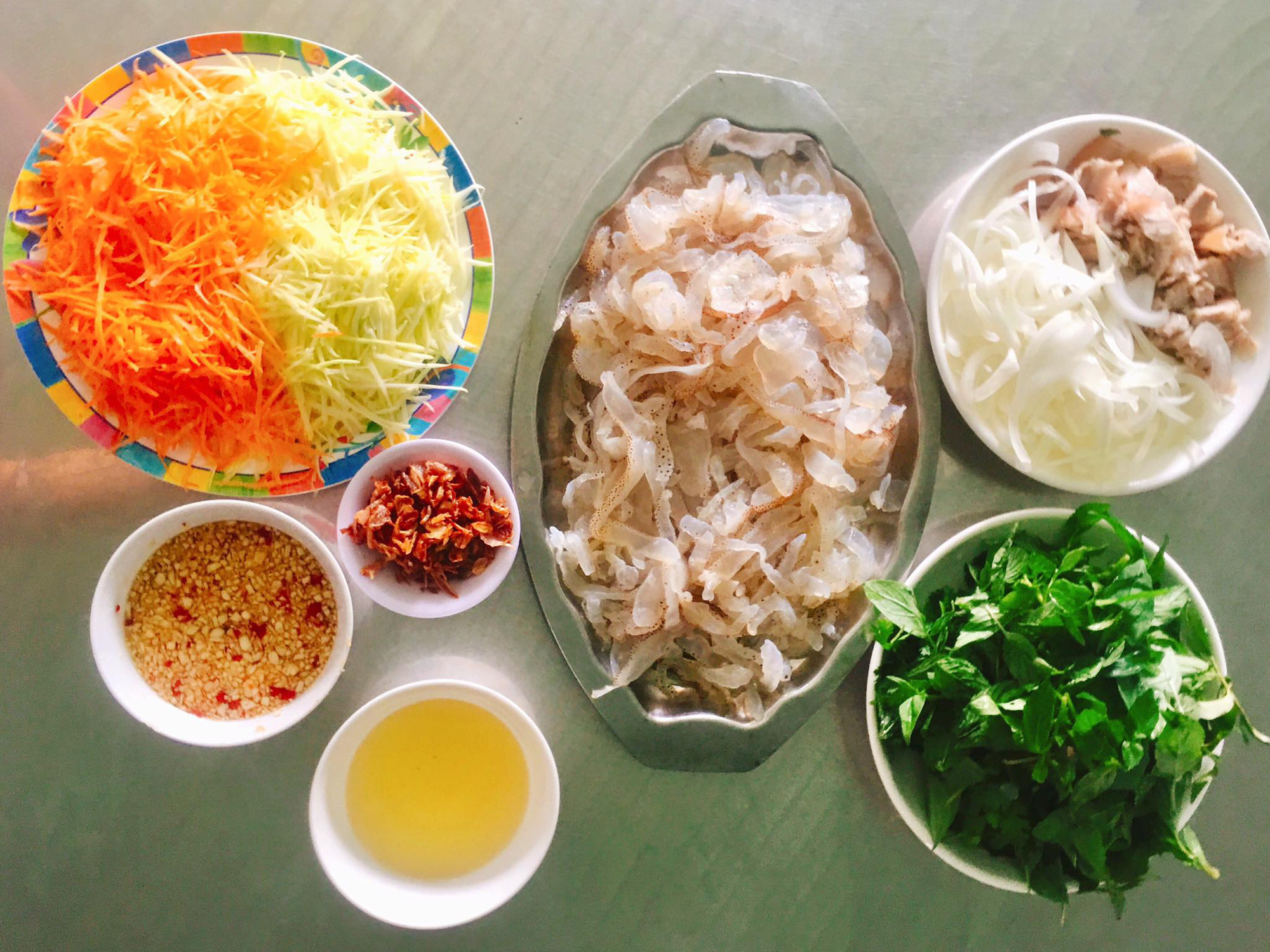 Gỏi sứa giải nhiệt cho ngày nắng nóng - Ảnh 2. Gỏi sứa giải nhiệt cho ngày nắng nóng - Ảnh 2.