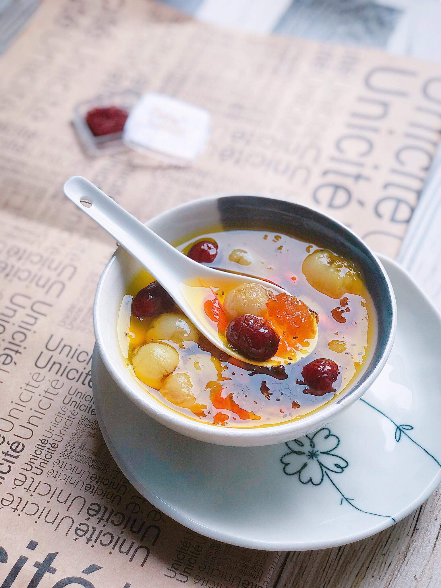 Công thức nấu chè dưỡng nhan "phiên bản rút gọn" siêu nhanh, siêu dễ - Ảnh 1.