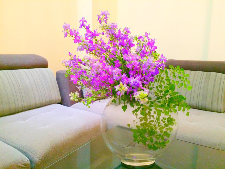 Mê mẩn với những bình hoa duyên dáng khoe sắc trong tổ ấm của mẹ đảm Hà Thành - Ảnh 3. Mê mẩn với những bình hoa duyên dáng khoe sắc trong tổ ấm của mẹ đảm Hà Thành - Ảnh 3.