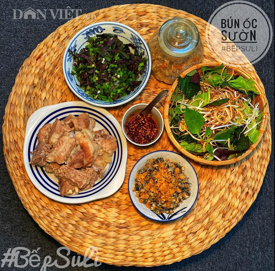Bún ốc sườn non thơm ngon hấp dẫn cả nhà - Ảnh 1. Bún ốc sườn non thơm ngon hấp dẫn cả nhà - Ảnh 1.