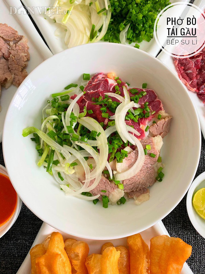 Nấu Phở bò gầu tái đổi vị cho cả nhà - Ảnh 2. Nấu Phở bò gầu tái đổi vị cho cả nhà - Ảnh 2.