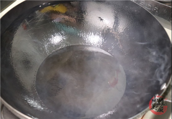 Mẹo rán cá vàng giòn, thơm nức không dính chảo, người nội trợ nào cũng cần  - Ảnh 2.