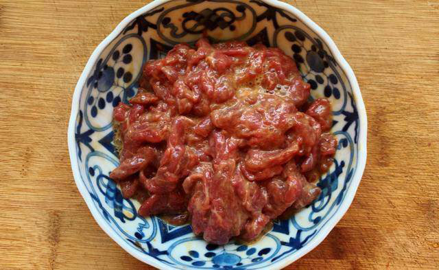"Hô biến" thịt bò xào luôn mềm mại với giọt nước thần kỳ này - Ảnh 2. "Hô biến" thịt bò xào luôn mềm mại với giọt nước thần kỳ này - Ảnh 2.