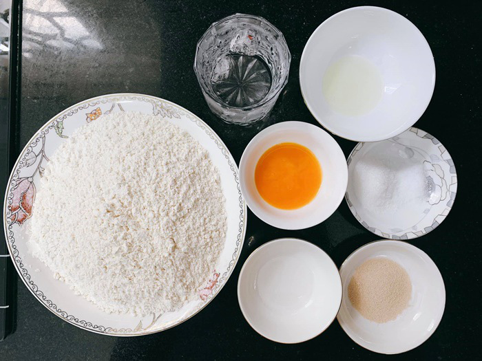 Mách bạn cách làm bánh mì bóng đêm lạ mắt, ngon miệng đang được nhiều bà nội trợ săn lùng - Ảnh 2. Mách bạn cách làm bánh mì bóng đêm lạ mắt, ngon miệng đang được nhiều bà nội trợ săn lùng - Ảnh 2.