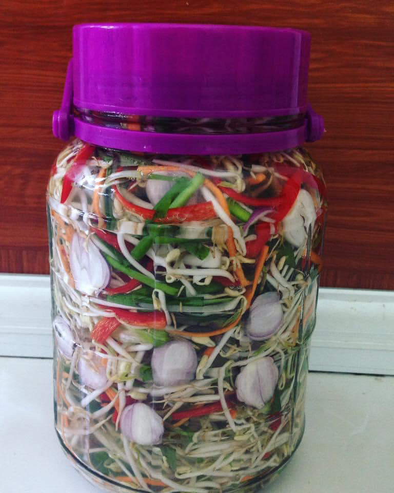 9X xinh đẹp hé lộ bí quyết làm 10 món dưa muối hấp dẫn, quyến rũ vị giác - Ảnh 7. 9X xinh đẹp hé lộ bí quyết làm 10 món dưa muối hấp dẫn, quyến rũ vị giác - Ảnh 7.