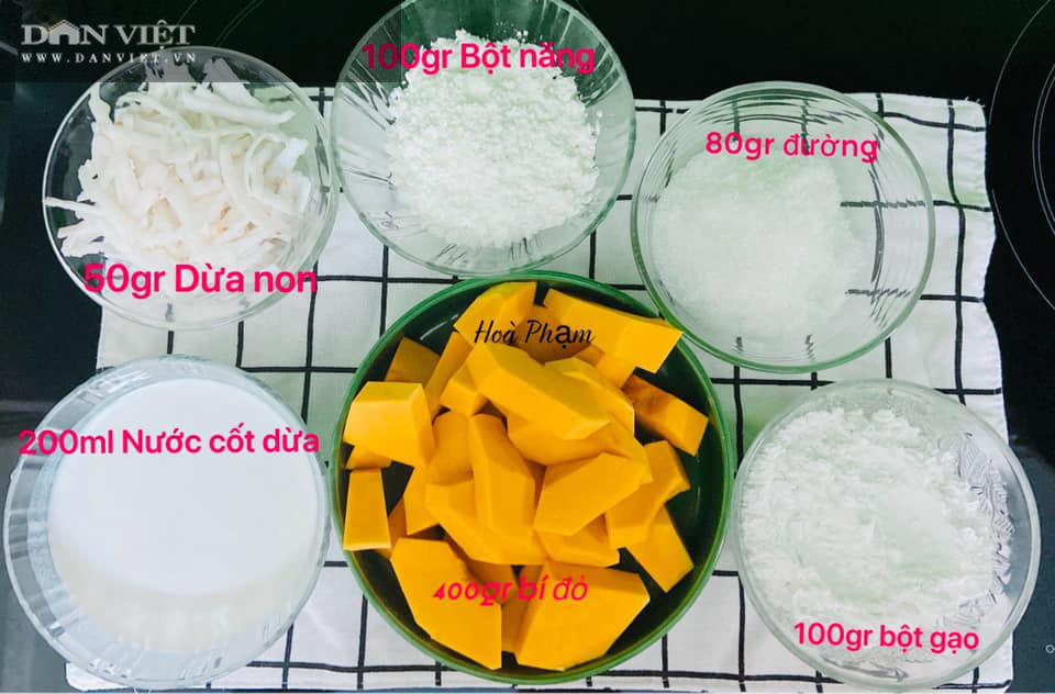 Cuối tuần vào bếp cùng con làm bánh bí đỏ dừa non hấp - Ảnh 1.