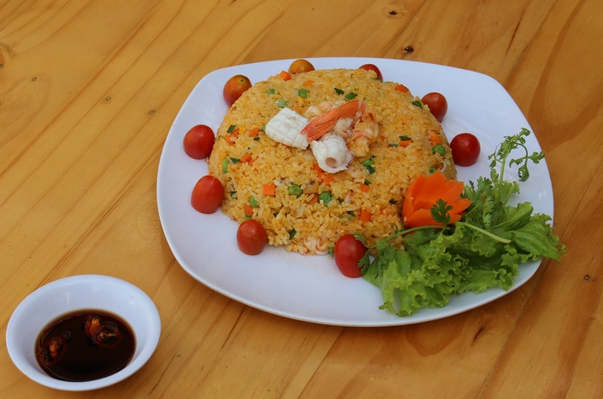 Bí quyết làm cơm rang hải sản đơn giản, giòn giòn, đậm vị hải sản thơm ngon, hấp dẫn - Ảnh 6. Bí quyết làm cơm rang hải sản đơn giản, giòn giòn, đậm vị hải sản thơm ngon, hấp dẫn - Ảnh 6.
