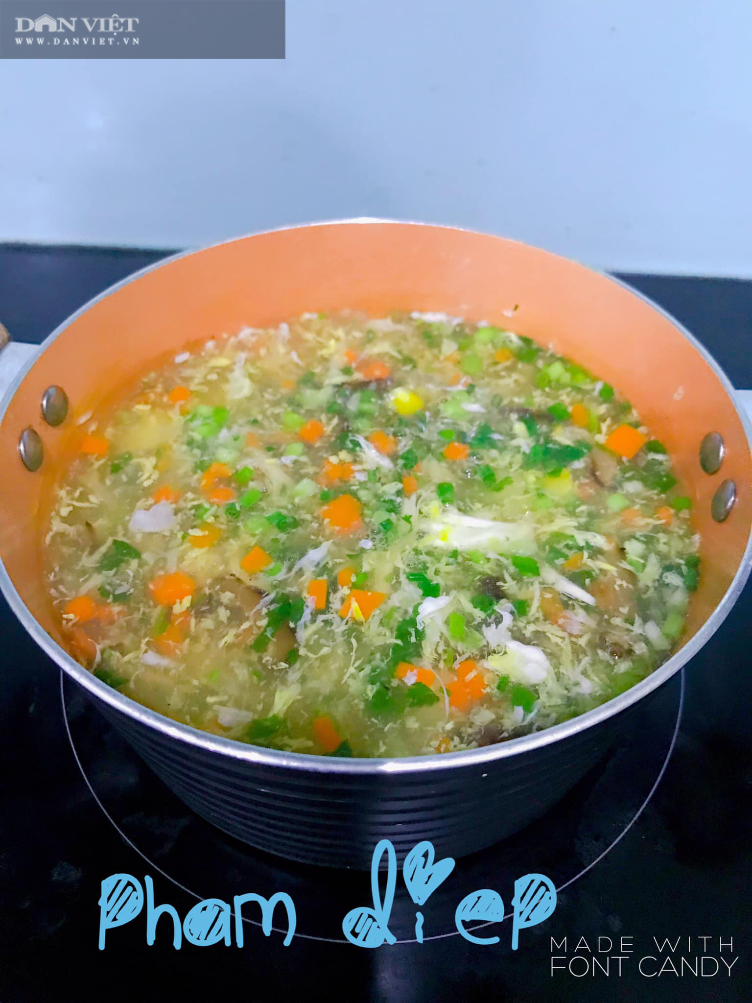 Súp gà rau củ quả bổ dưỡng cho sức khoẻ gia đình - Ảnh 2. Súp gà rau củ quả bổ dưỡng cho sức khoẻ gia đình - Ảnh 2.