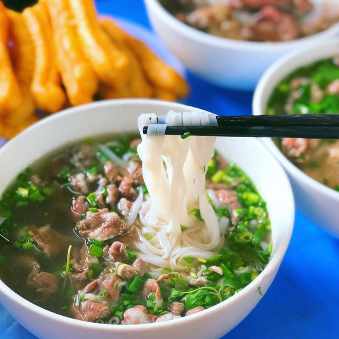 4 bí kíp chinh phục nồi nước dùng cho món phở thơm ngon, chuẩn vị - Ảnh 1. 4 bí kíp chinh phục nồi nước dùng cho món phở thơm ngon, chuẩn vị - Ảnh 1.