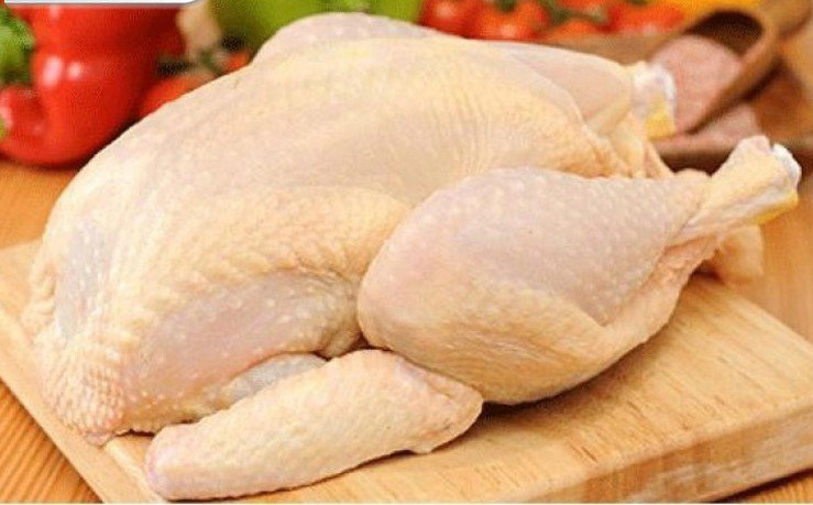 Thêm một bước đơn giản này, món gà luộc của bạn sẽ có da vàng đẹp, giòn sần sật - Ảnh 1.
