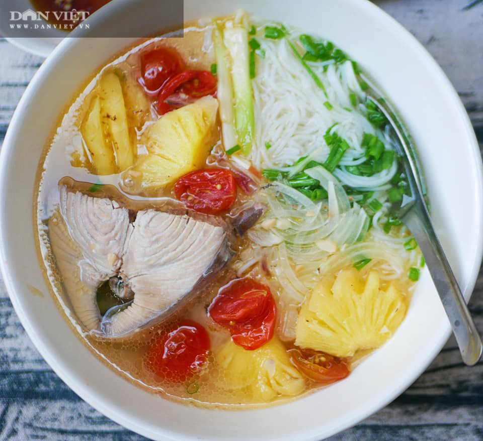 Mẹo nhỏ nấu bún cá ngừ để thịt trắng và không tanh - Ảnh 2.