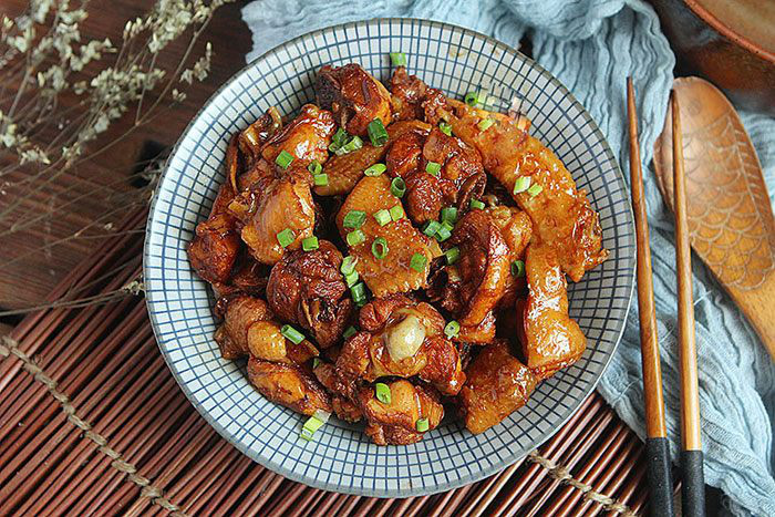 "Phù phép" món gà om cực ngon với "gia vị" đặc biệt cay cay, đăng đắng thơm nồng - Ảnh 6.