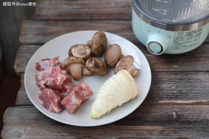 Nấu nước lẩu bằng cách này, nhúng gì cũng ngon, Tết vui sum họp - Ảnh 2. Nấu nước lẩu bằng cách này, nhúng gì cũng ngon, Tết vui sum họp - Ảnh 2.