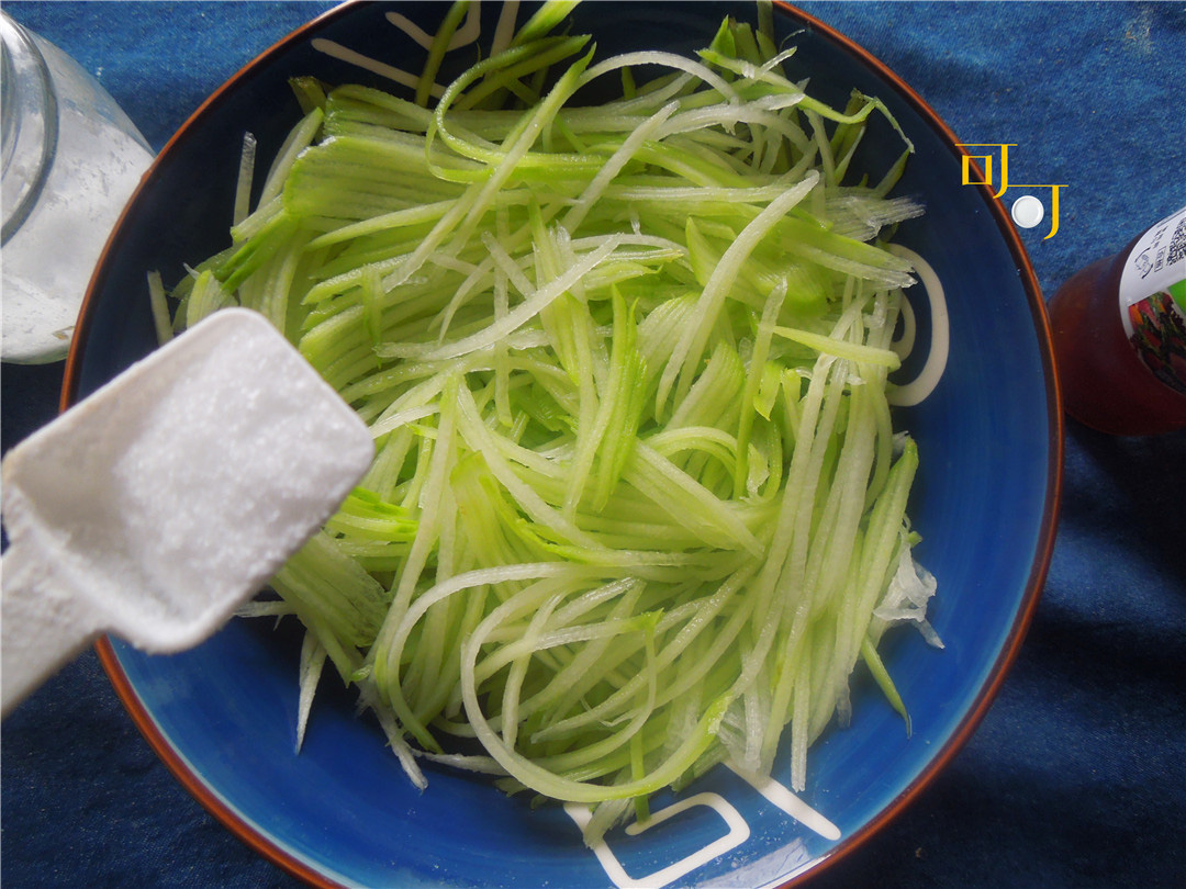 Sảng khoái vị giác với món su su trộn, dễ ăn, chống ngán - Ảnh 8. Sảng khoái vị giác với món su su trộn, dễ ăn, chống ngán - Ảnh 8.