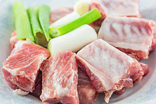 3 bí quyết hầm sườn nhanh mềm lại thơm phức, không hôi - Ảnh 1. 3 bí quyết hầm sườn nhanh mềm lại thơm phức, không hôi - Ảnh 1.