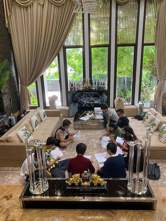 Chiêm ngưỡng biệt thự hoành tráng của ba nam ca sĩ hàng đầu showbiz Việt - Ảnh 8. Chiêm ngưỡng biệt thự hoành tráng của ba nam ca sĩ hàng đầu showbiz Việt - Ảnh 8.