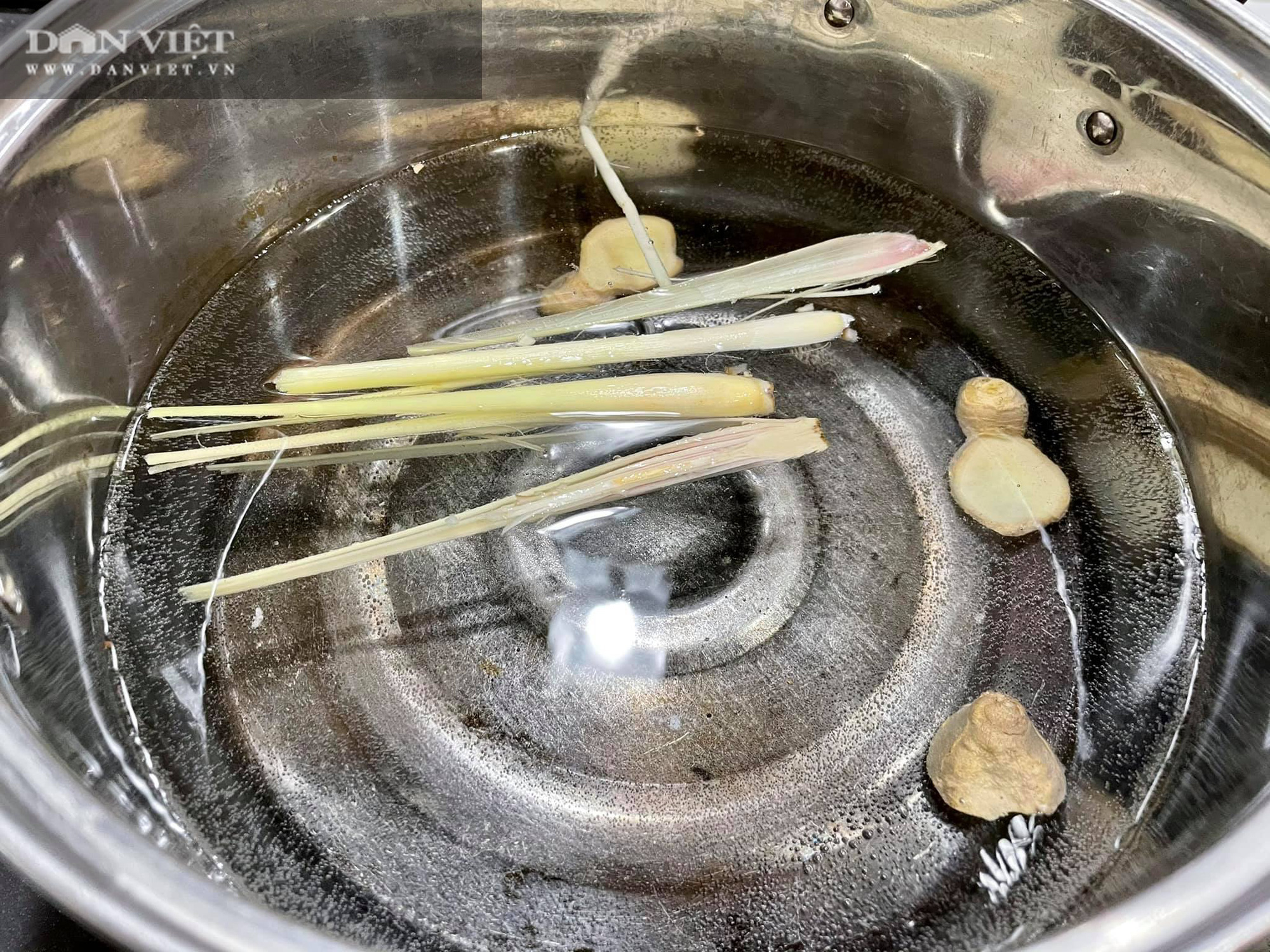 Đổi món với mực nhồi hoa cúc lạ mà quen cho bữa cơm gia đình - Ảnh 4. Đổi món với mực nhồi hoa cúc lạ mà quen cho bữa cơm gia đình - Ảnh 4.