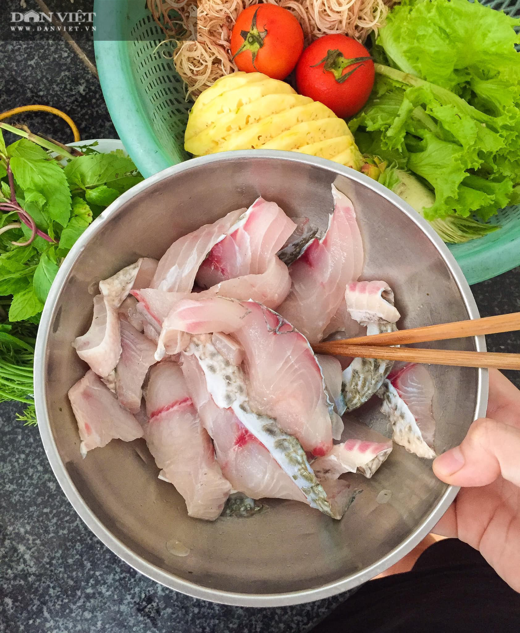 Cuối tuần mưa lạnh đổi món cho cả nhà với bún cá chấm - Ảnh 2.