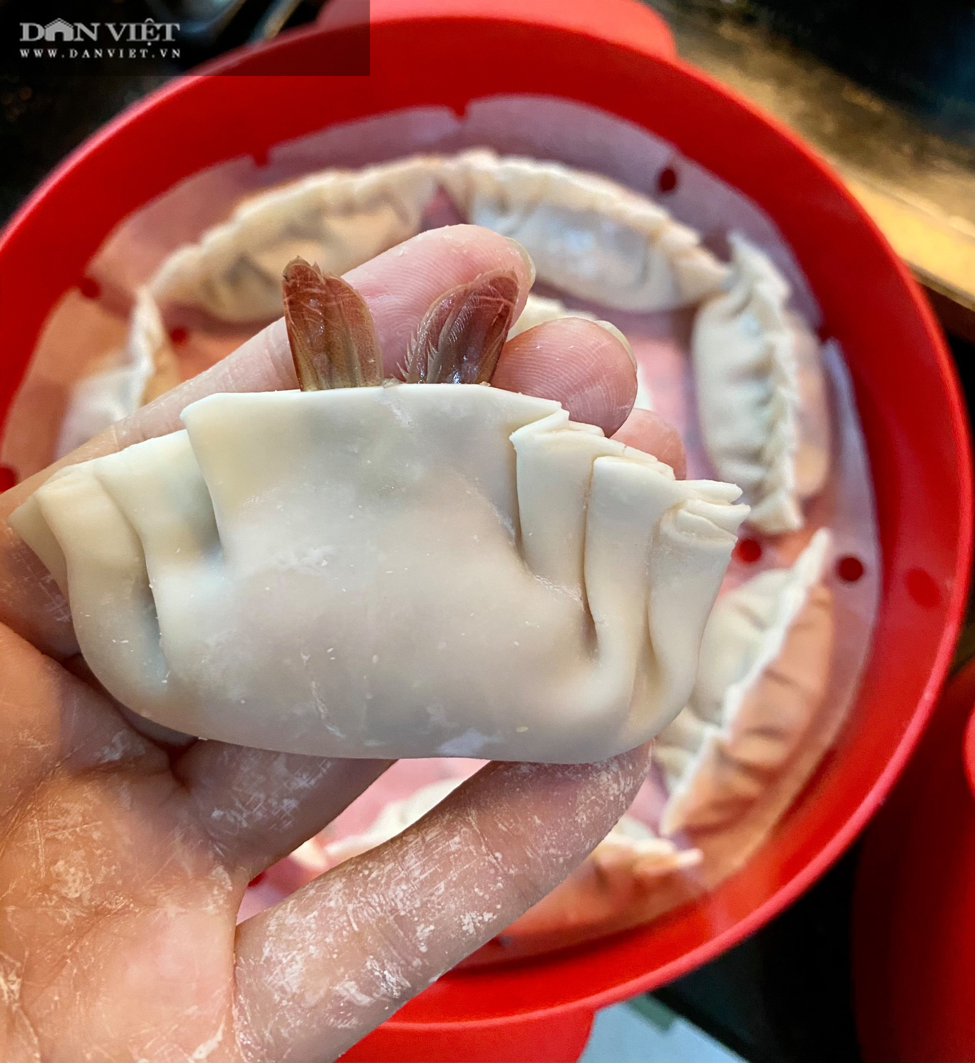 Dim Sum tôm thịt và món há cảo với nước dùng không cần ninh xương tại nhà - Ảnh 4. Dim Sum tôm thịt và món há cảo với nước dùng không cần ninh xương tại nhà - Ảnh 4.