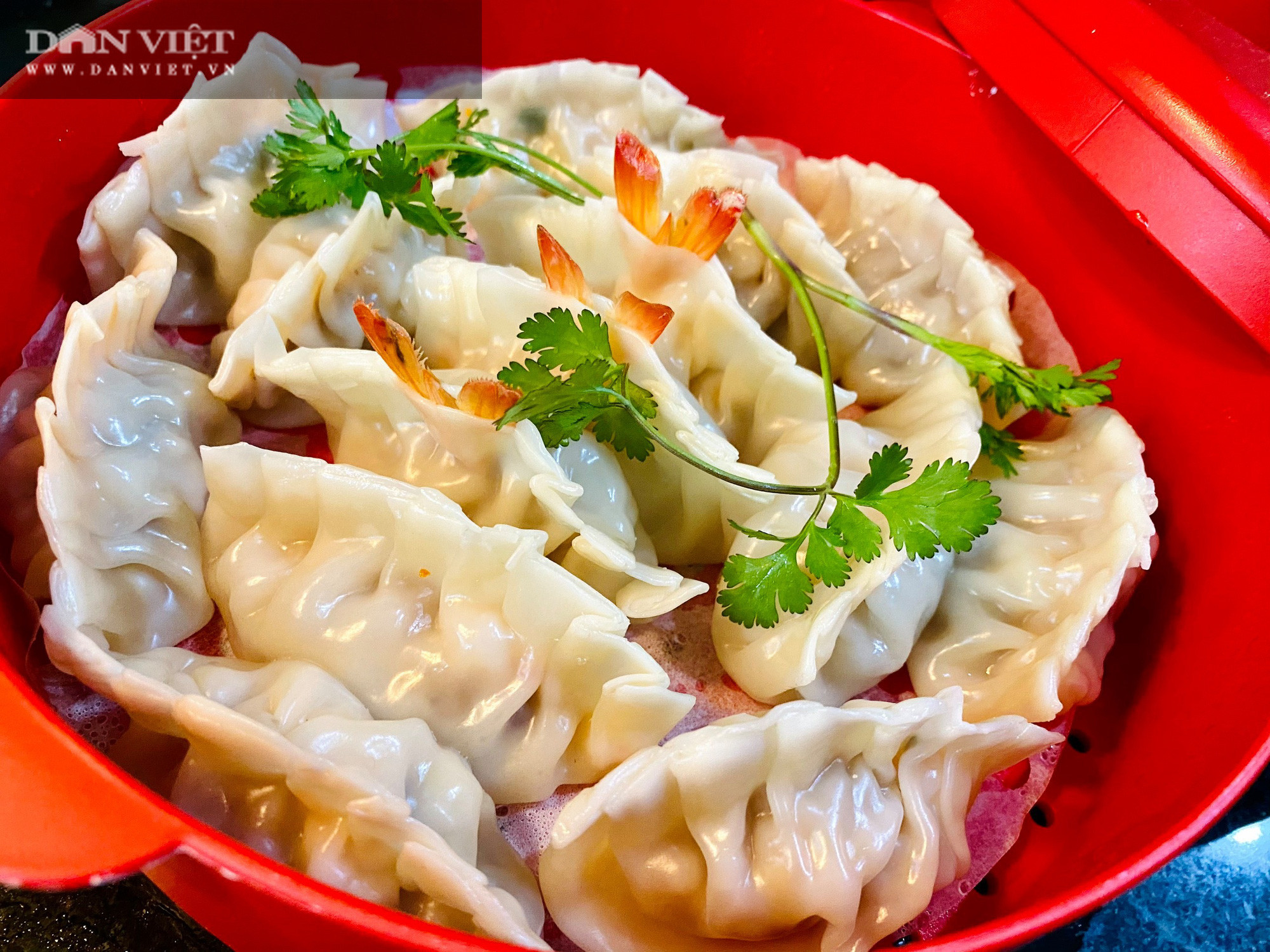 Dim Sum tôm thịt và món há cảo với nước dùng không cần ninh xương tại nhà - Ảnh 8. Dim Sum tôm thịt và món há cảo với nước dùng không cần ninh xương tại nhà - Ảnh 8.
