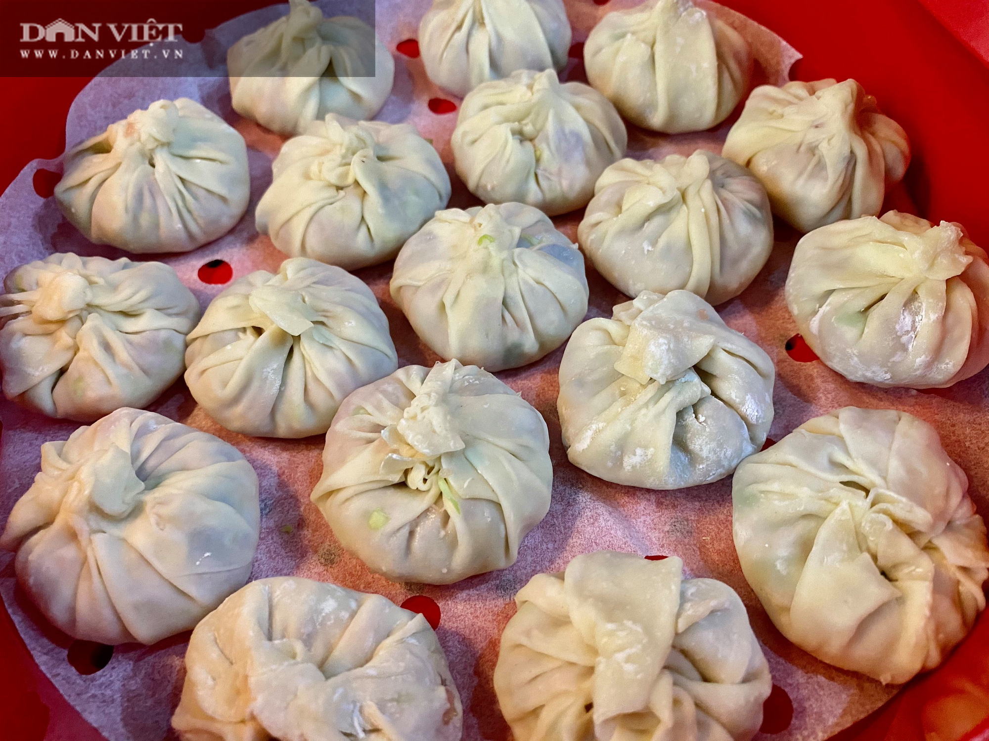 Dim Sum tôm thịt và món há cảo với nước dùng không cần ninh xương tại nhà - Ảnh 5. Dim Sum tôm thịt và món há cảo với nước dùng không cần ninh xương tại nhà - Ảnh 5.