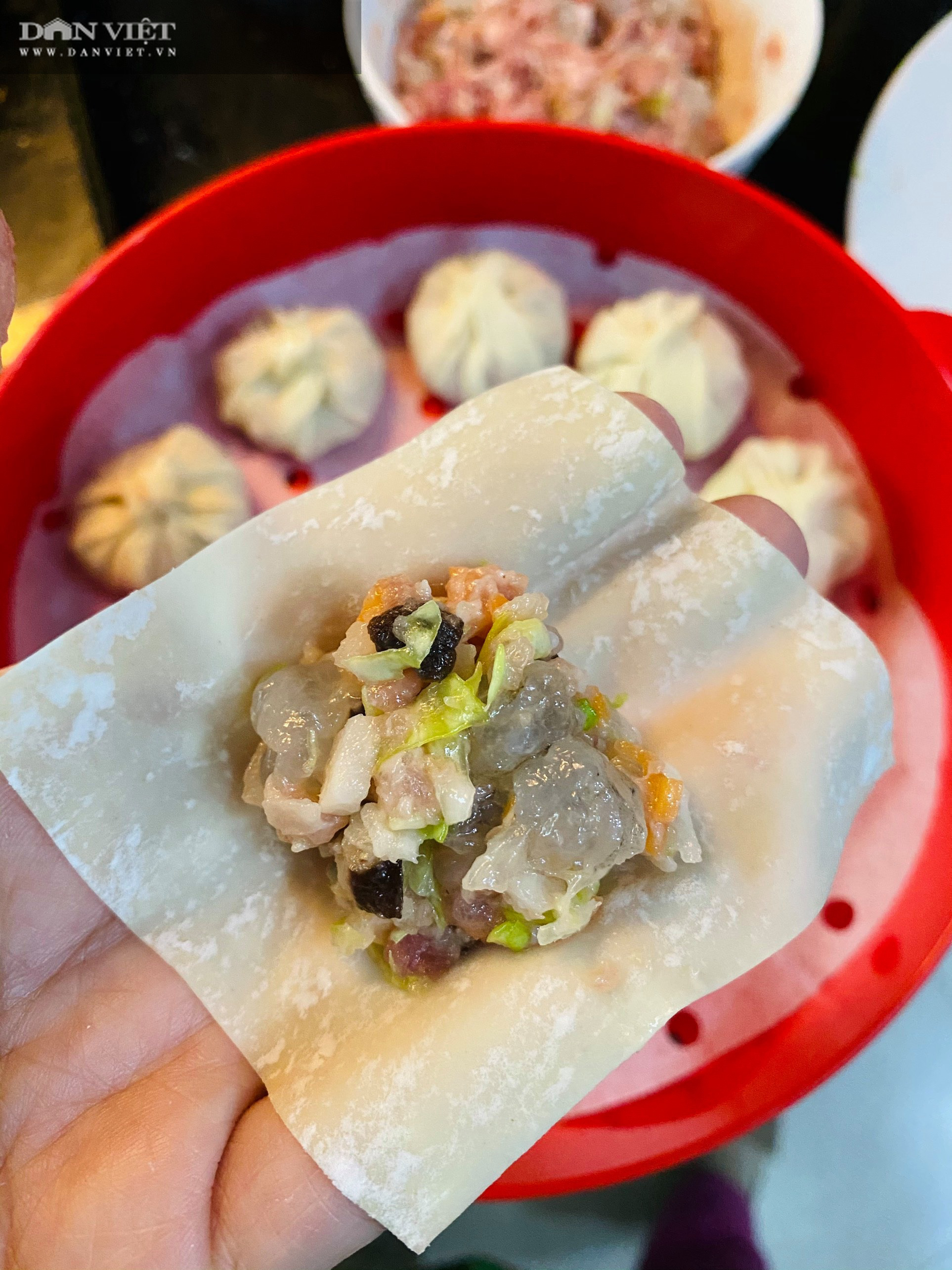Dim Sum tôm thịt và món há cảo với nước dùng không cần ninh xương tại nhà - Ảnh 3. Dim Sum tôm thịt và món há cảo với nước dùng không cần ninh xương tại nhà - Ảnh 3.