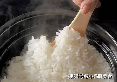 Đầu bếp chuyên nghiệp bật mí 2 chiêu giúp nấu cơm dẻo, ngọt không nên bỏ qua - Ảnh 1. Đầu bếp chuyên nghiệp bật mí 2 chiêu giúp nấu cơm dẻo, ngọt không nên bỏ qua - Ảnh 1.