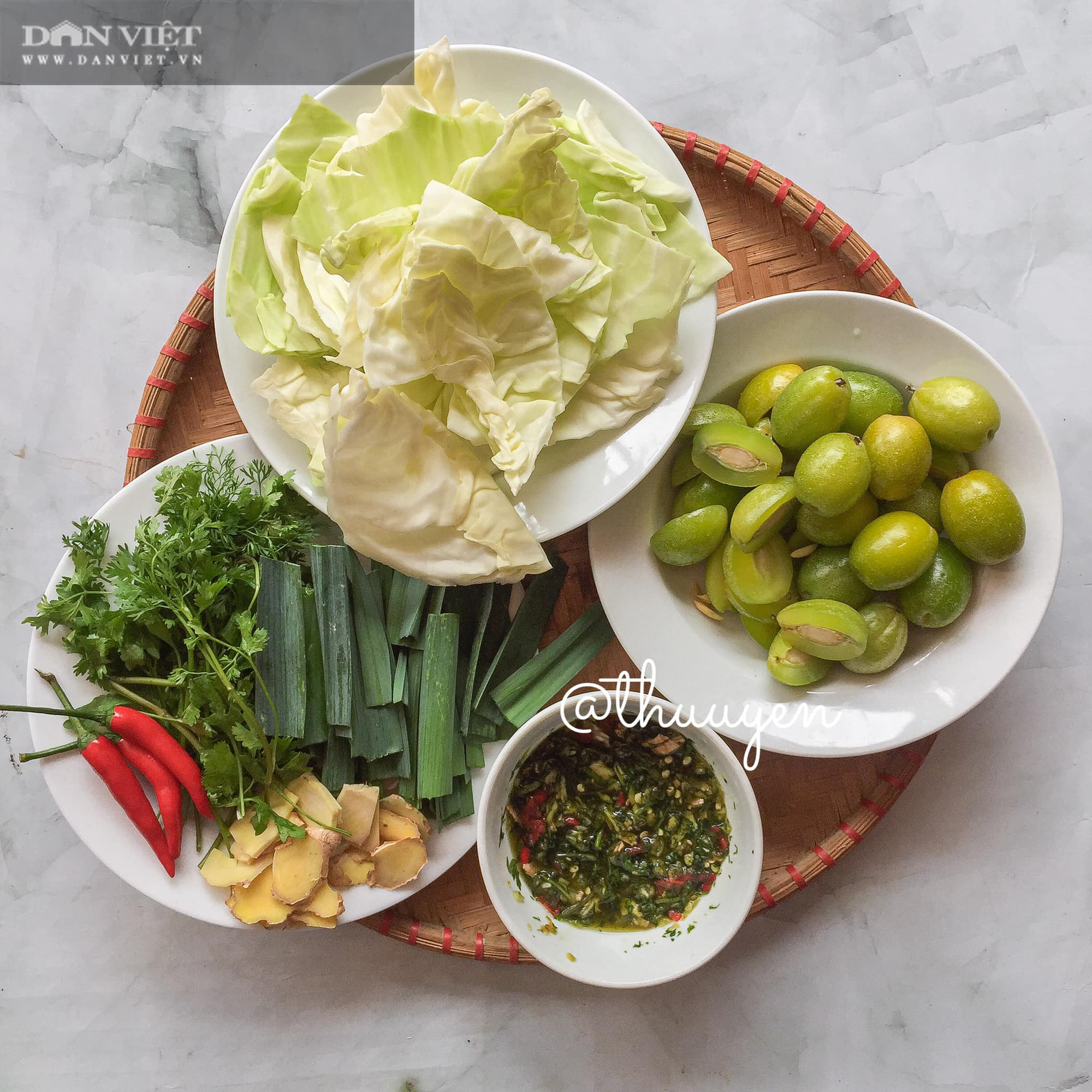Lạ miệng với món nhót xanh chấm chẳm chéo - Ảnh 1.