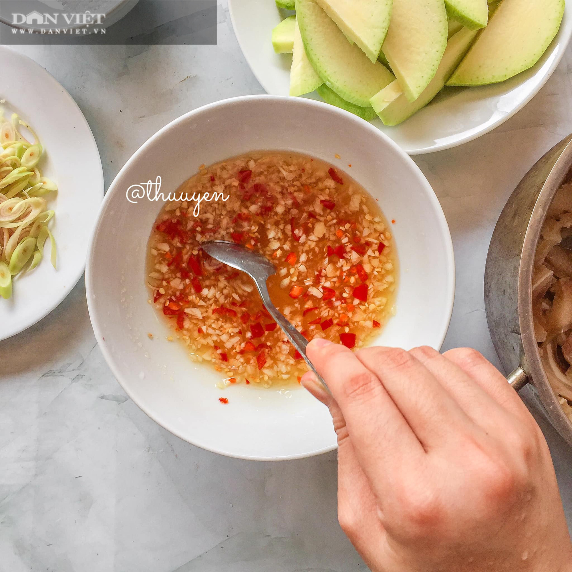 Tai heo trộn xoài ăn hoài không ngán - Ảnh 6.
