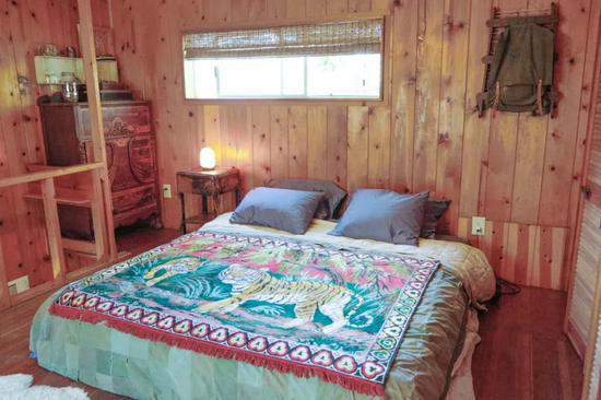 6 tối kỵ trong phong thủy khi kê giường trong phòng ngủ - Ảnh 1.