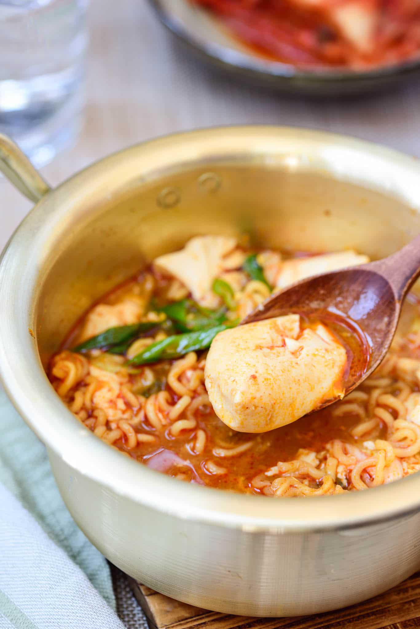 Mì tôm nấu chuẩn vị Hàn Quốc, thơm ngon "nuốt lưỡi" - Ảnh 5. Mì tôm nấu chuẩn vị Hàn Quốc, thơm ngon "nuốt lưỡi" - Ảnh 5.