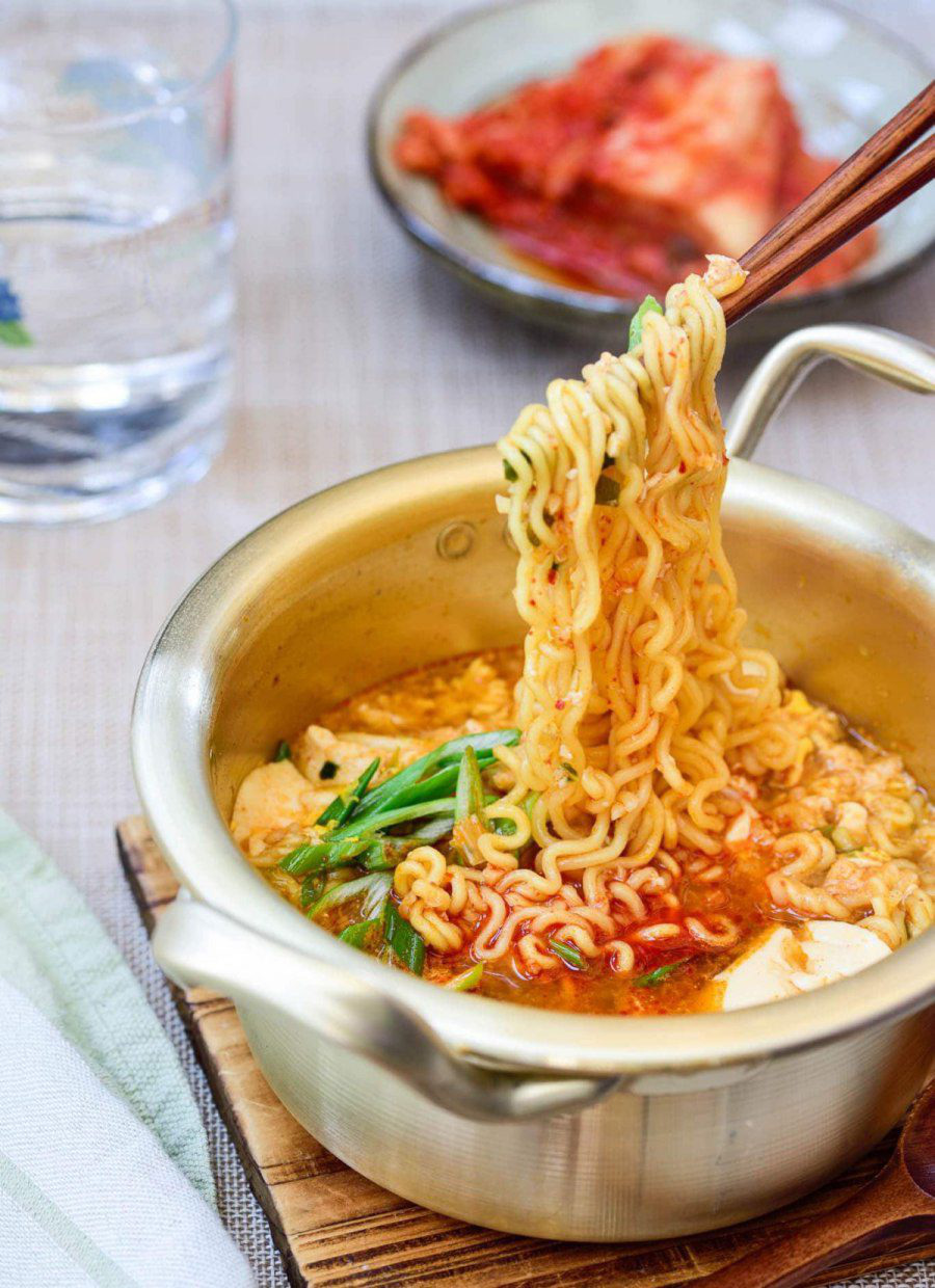 Mì tôm nấu chuẩn vị Hàn Quốc, thơm ngon "nuốt lưỡi" - Ảnh 6. Mì tôm nấu chuẩn vị Hàn Quốc, thơm ngon "nuốt lưỡi" - Ảnh 6.