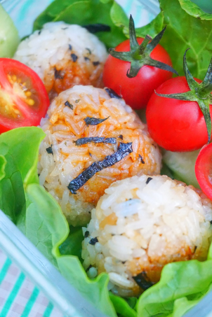 Thử làm cơm nắm rong biển sốt đậu nành kiểu Nhật vừa đẹp vừa ngon miệng - Ảnh 1. Thử làm cơm nắm rong biển sốt đậu nành kiểu Nhật vừa đẹp vừa ngon miệng - Ảnh 1.